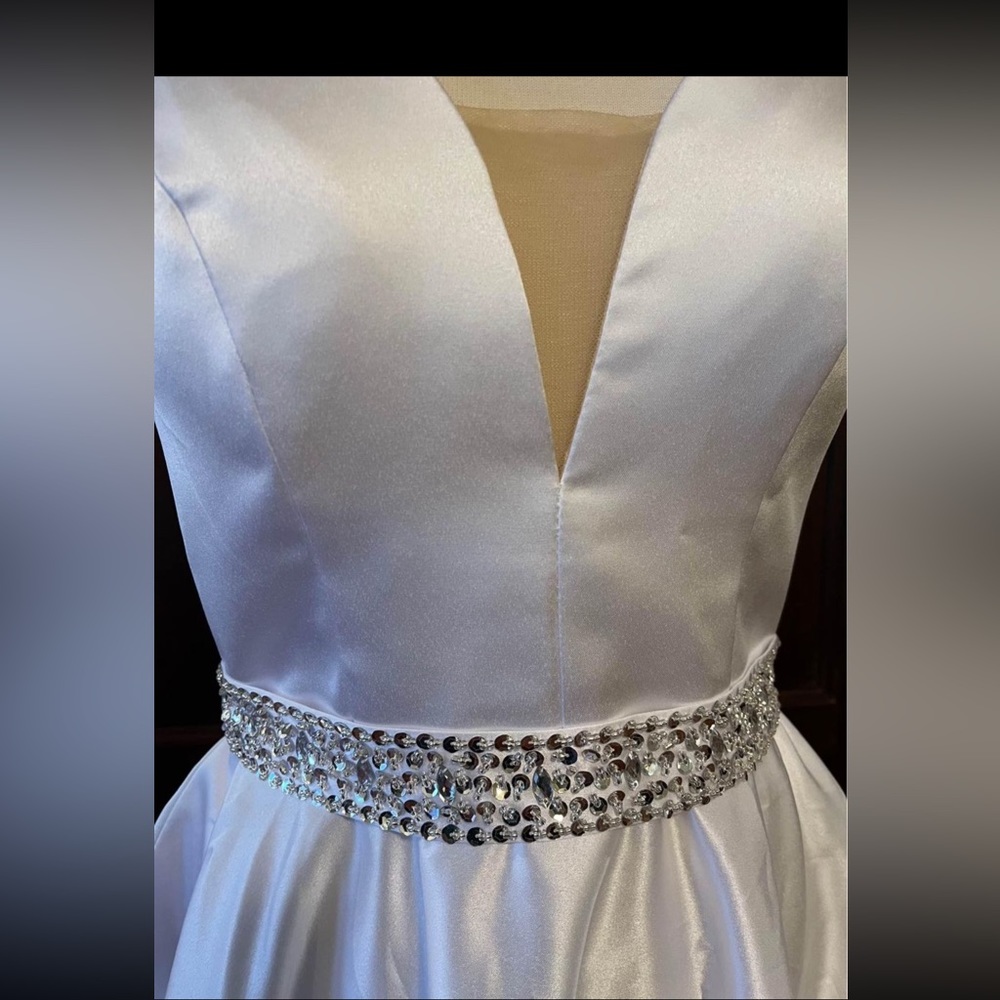 Short Beaded Prom Dress V-Neck /wedding / Party Evening Gowns ***NEW, Size M-L